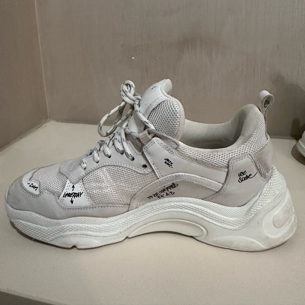 IRO CURVE RUNNERX, GRAFFITIED‎ WHITE SNEAKER SIZE 9 - Picture 5 of 11